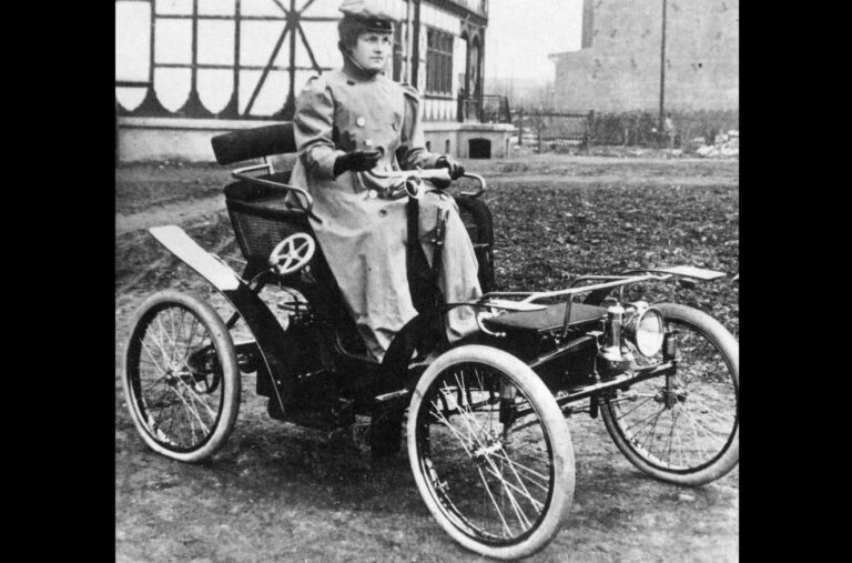 « Vitesse, bravoure, créativité. L’histoire de l’automobile au féminin », sur Arte.tv : des femmes dans la course du XXe siècle