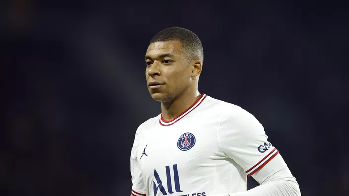 Transferts : le PSG aurait fait «un chèque en blanc» à Kylian Mbappé pour le convaincre de rester￼