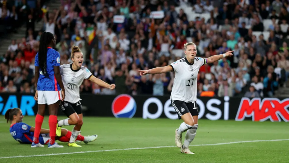 Foot: la France éliminée, Angleterre-Allemagne en finale de l’Euro féminin