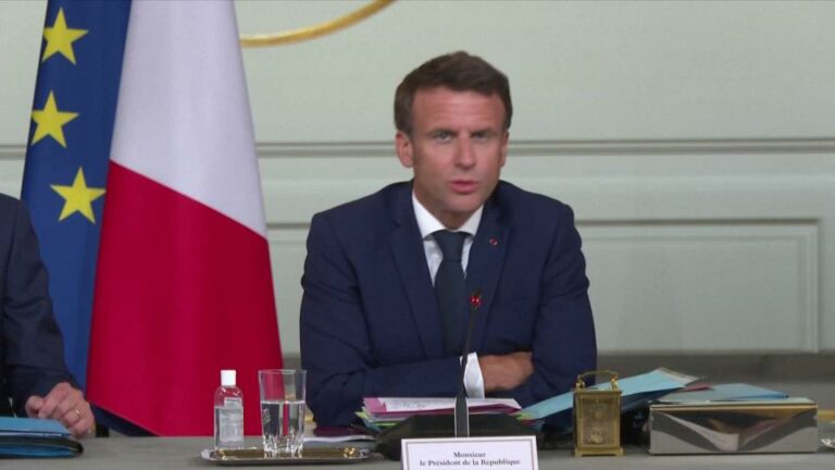 Remaniement: Macron “prend acte” du refus des “partis de gouvernement” à participer à une coalition
