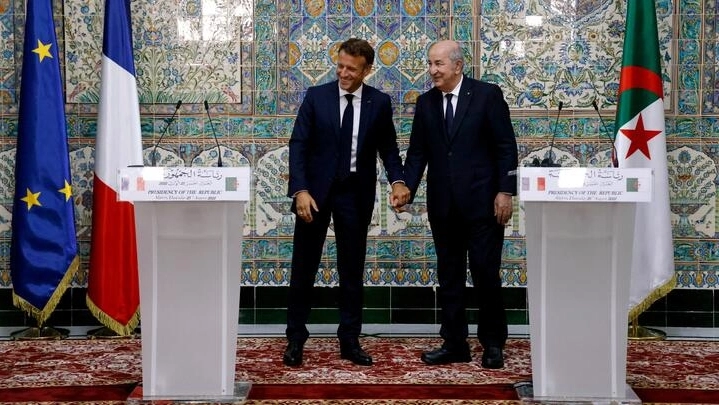 En Algérie, Macron appelle à regarder l’avenir malgré un passé « douloureux »