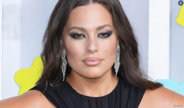 Ashley Graham dévoile ses vergetures aux VMAs (et on applaudit)