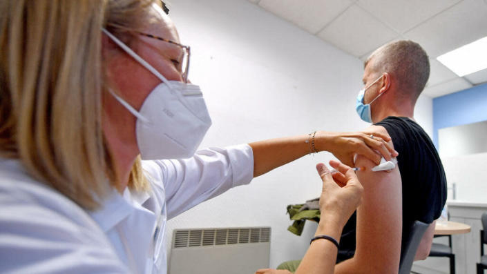 Variole du singe : la vaccination patine « par manque de bras, non par manque de doses »