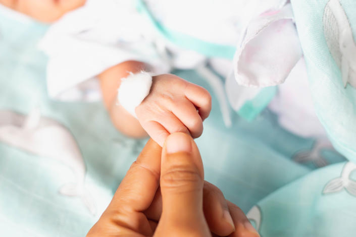 Royaume-Uni : un bébé prématuré né à 22 semaines parvient à survivre