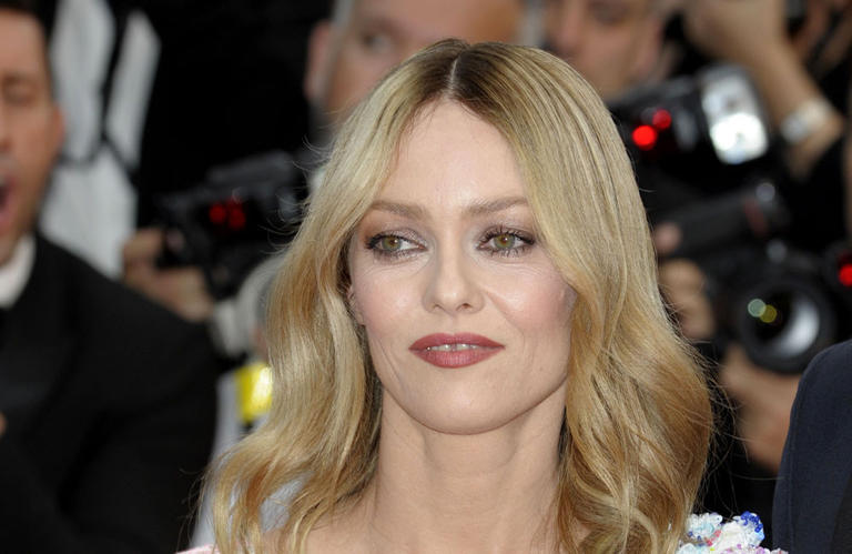Vanessa Paradis : pourquoi est-elle restée muette dans l’affaire Johnny Depp vs Amber Heard ?