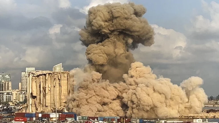 Liban: une nouvelle partie des silos du port de Beyrouth s’effondre