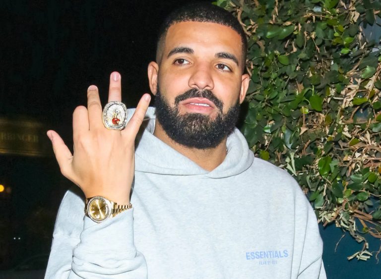 Drake dément avoir fait la paix avec Kanye West