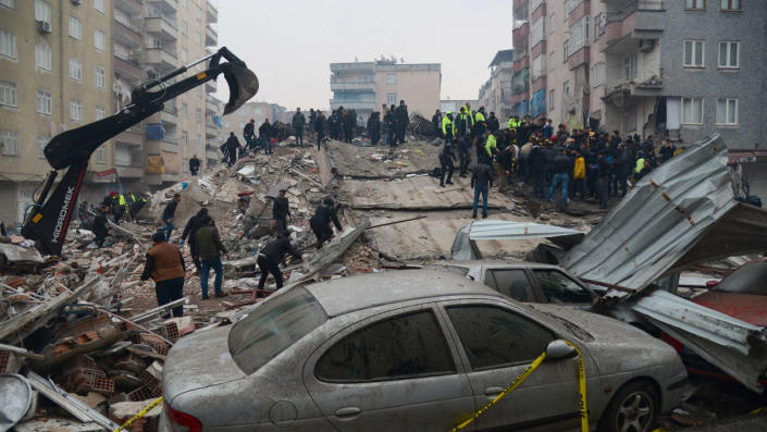 Le séisme en Turquie et en Syrie survenu en pleine nuit, « le pire scénario »