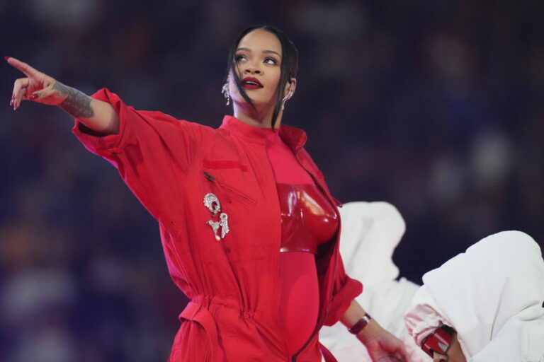 Rihanna enceinte au Super Bowl : pourquoi elle ne touchera pas un seul centime pour son show