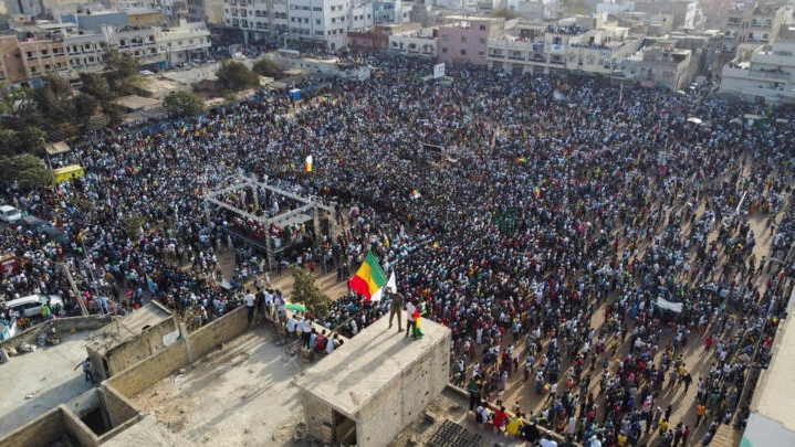 Sénégal: la coalition d’opposition manifeste contre le procès de son leader Ousmane Sonko