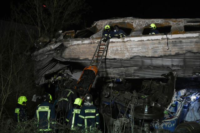 En Grèce, une collision entre deux trains fait au moins 32 morts