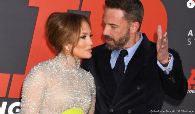 Jennifer Lopez et Ben Affleck : robe transparente et fluo… la bombe collée-serrée à son mari après les disputes !