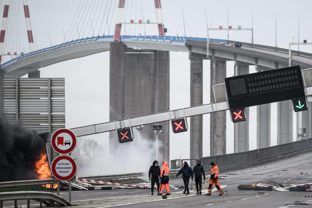 Retraites : le pont de Saint-Nazaire bloqué jusqu’à nouvel ordre après des dégradations
