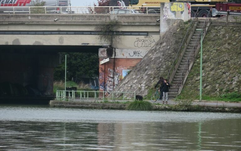Saint-Denis : un pêcheur à l’aimant trouve un obus dans le canal