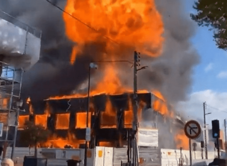 Incroyable explosion d’une école à Montfermeil dans le 93