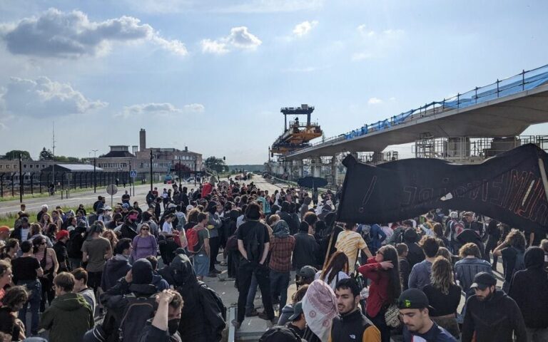 Essonne : plus de 600 personnes ont défendu les terres fertiles du plateau de Saclay dans le calme