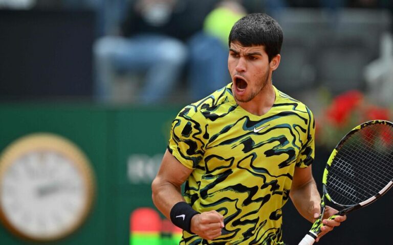 Roland-Garros : Alcaraz et Djokovic chez les hommes, Swiatek et Sabalenka côté femmes, les favoris de 2023