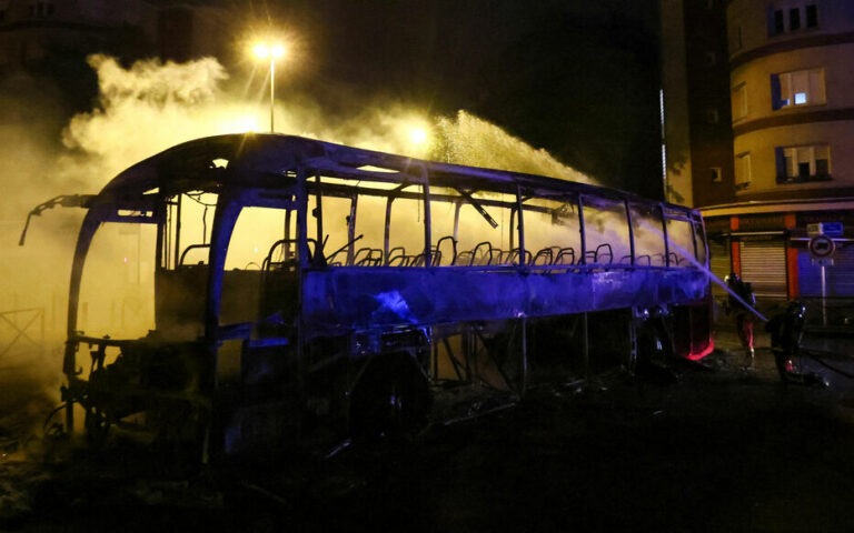 Mort de Nahel : Paris, Nanterre, Marseille, Lyon… quatrième nuit d’émeutes, près de 1000 interpellations