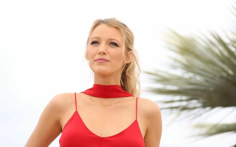 Blake Lively fait polémique avec sa marque de boissons alcoolisées alors qu’elle ne boit pas
