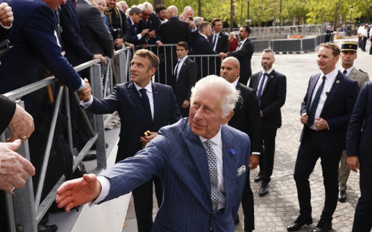 Visite de Charles III en France : « Pas de bain de foule » à Saint-Denis