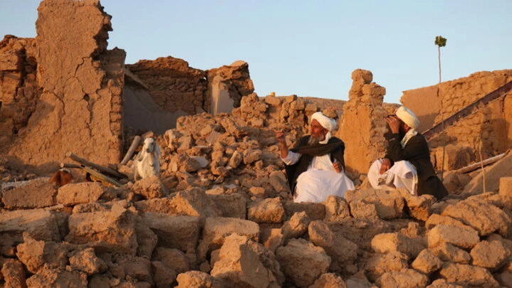 Afghanistan: un séisme de magnitude 6,3 fait des milliers de morts dans la province d’Hérat