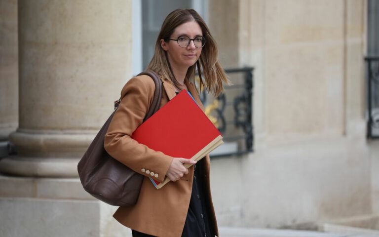 Aidants : le gouvernement annonce « 6000 places supplémentaires de répit »