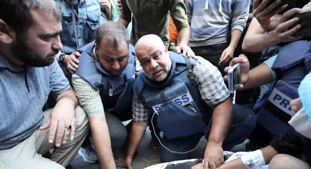 Un journaliste apprend en direct la mort de sa famille à Gaza