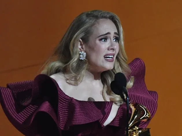 “C’est une escroquerie !” : les fans d’Adele écœurés par le prix des places de ses concerts à Munich