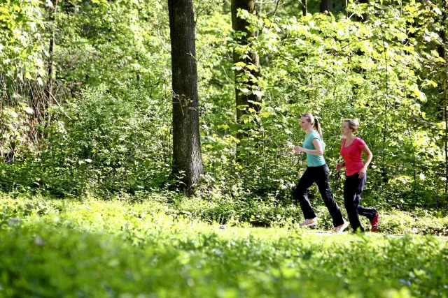 Les bienfaits du sport sur la santé s’obtiennent plus rapidement chez les femmes