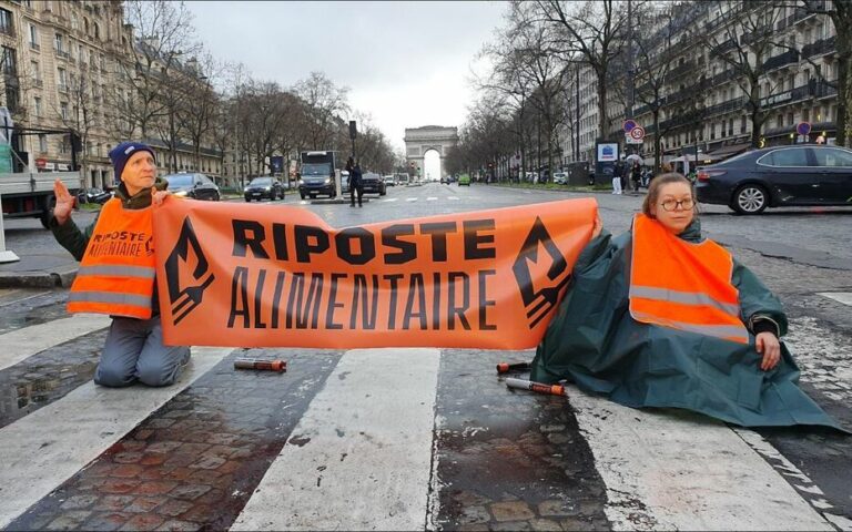 Paris : Riposte alimentaire bloque l’avenue de la Grande-Armée contre les coupes dans le budget de MaPrimeRénov