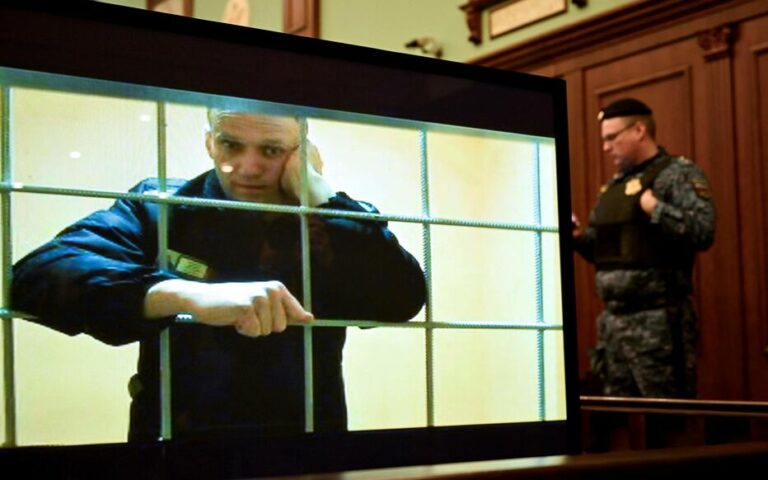 Mort d’Alexeï Navalny : transport à la morgue, cause, localisation du corps… Ces interrogations qui subsistent