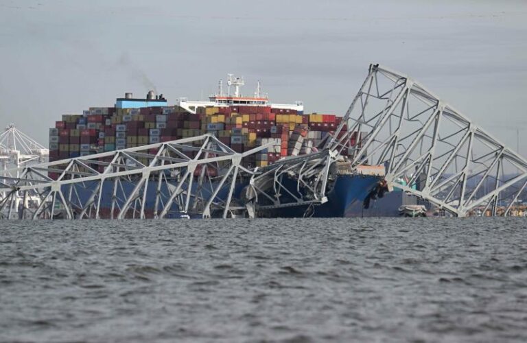Pont effondré à Baltimore : les recherches suspendues, les six personnes disparues présumées mortes