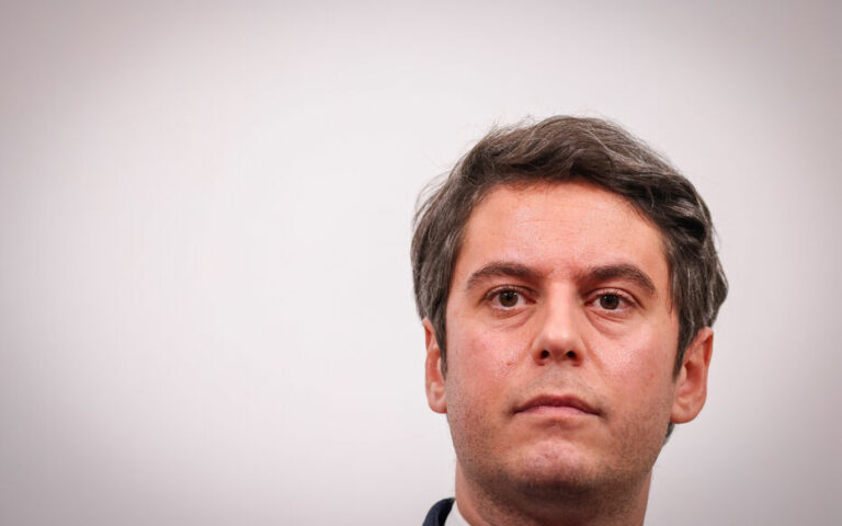 Attal à Arras pour rendre hommage aux victimes du terrorisme, cinq mois après la mort de Dominique Bernard
