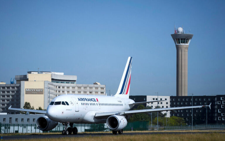 Contrôleurs aériens : la grève est levée, mais des avions seront bien cloués au sol ce jeudi