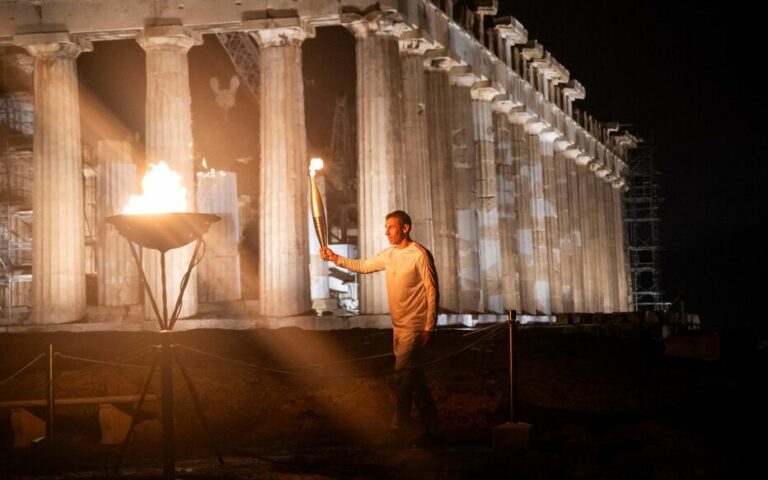 JO Paris 2024 : à Athènes, la flamme olympique va être remise à la France ce vendredi
