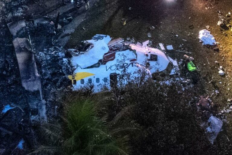 “J’ai vu l’avion tomber d’un coup”: des témoins racontent le crash survenu près de Sao Paolo au Brésil
