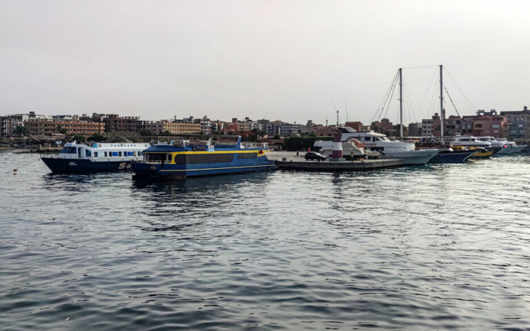 Égypte : un bateau touristique fait naufrage en mer Rouge, 17 passagers toujours disparus