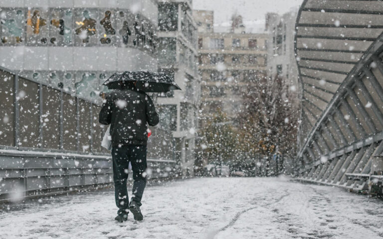 Neige et verglas : 24 départements en vigilance orange, perturbations de circulation, coupures de courant… le point ce vendredi matin