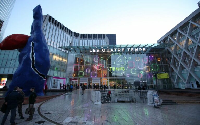 La Défense : plus de 35 000 euros d’iPhone volés lors d’un braquage au centre commercial des 4 Temps
