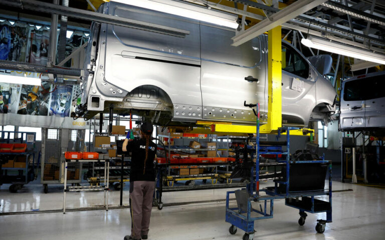 « Colère et incompréhension » : Renault supprime 300 postes d’intérimaires dans son usine de Sandouville