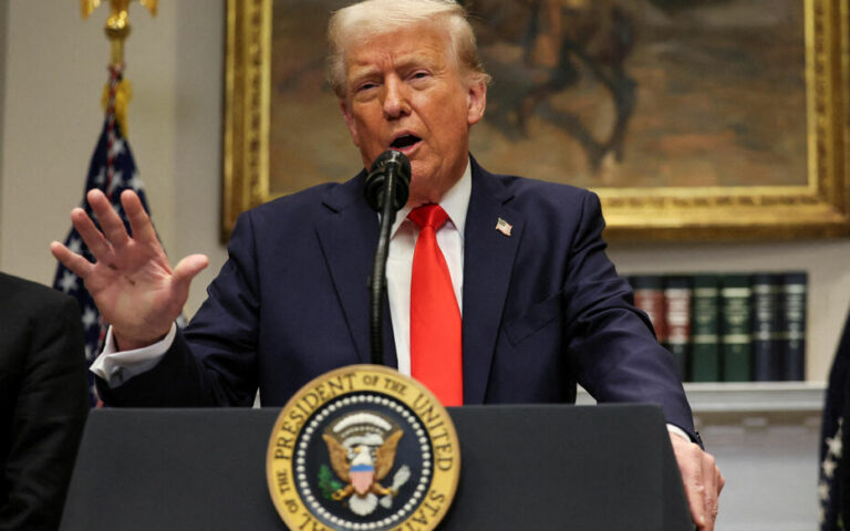 Donald Trump décide d’une pause dans l’aide militaire américaine à l’Ukraine, selon un responsable