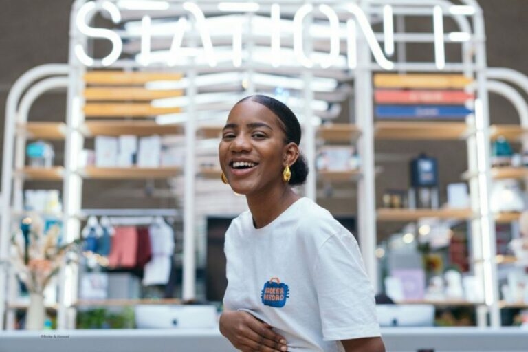 Mariam N’Diaye : “J’aimerais que les Jeunes du Monde Entier Pensent à Broke & Abroad Quand Ils Veulent Voyager”
