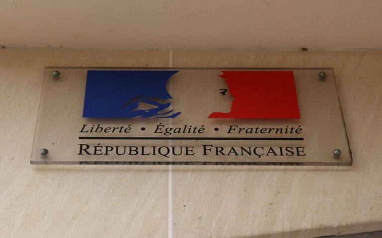 Le gouvernement prépare un livret pour aider les Français à réagir « face aux crises »