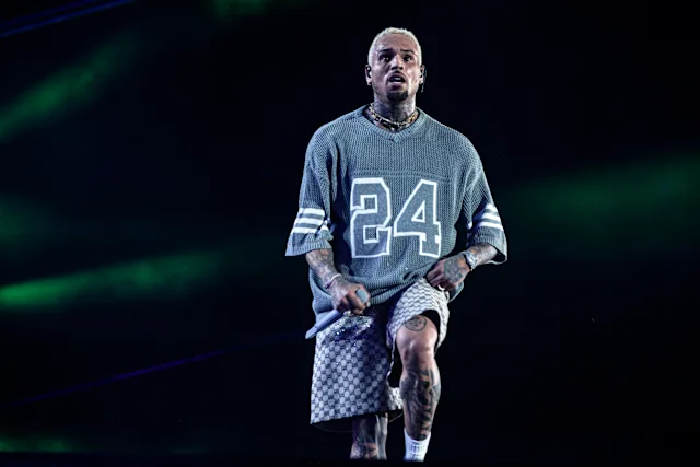 Chris Brown en concert à Paris – « Je suis choquée », « Vous êtes nés avant la honte », « C’est un frappeur de femmes », « La cancel culture est un leurre » : les internautes dénoncent ceux qui le soutiennent