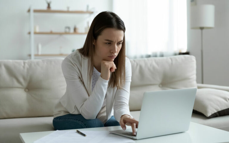 « J’ai l’impression que l’alternance est en train de remplacer les postes juniors » : démarrage parfois difficile pour les diplômés des écoles de commerce