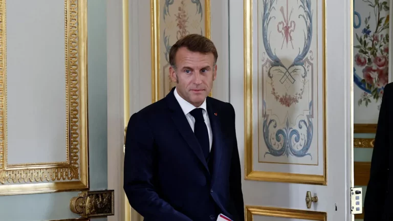 Depuis la démission de Sébastien Lecornu, la crise politique se transforme-t-elle en crise de régime ?